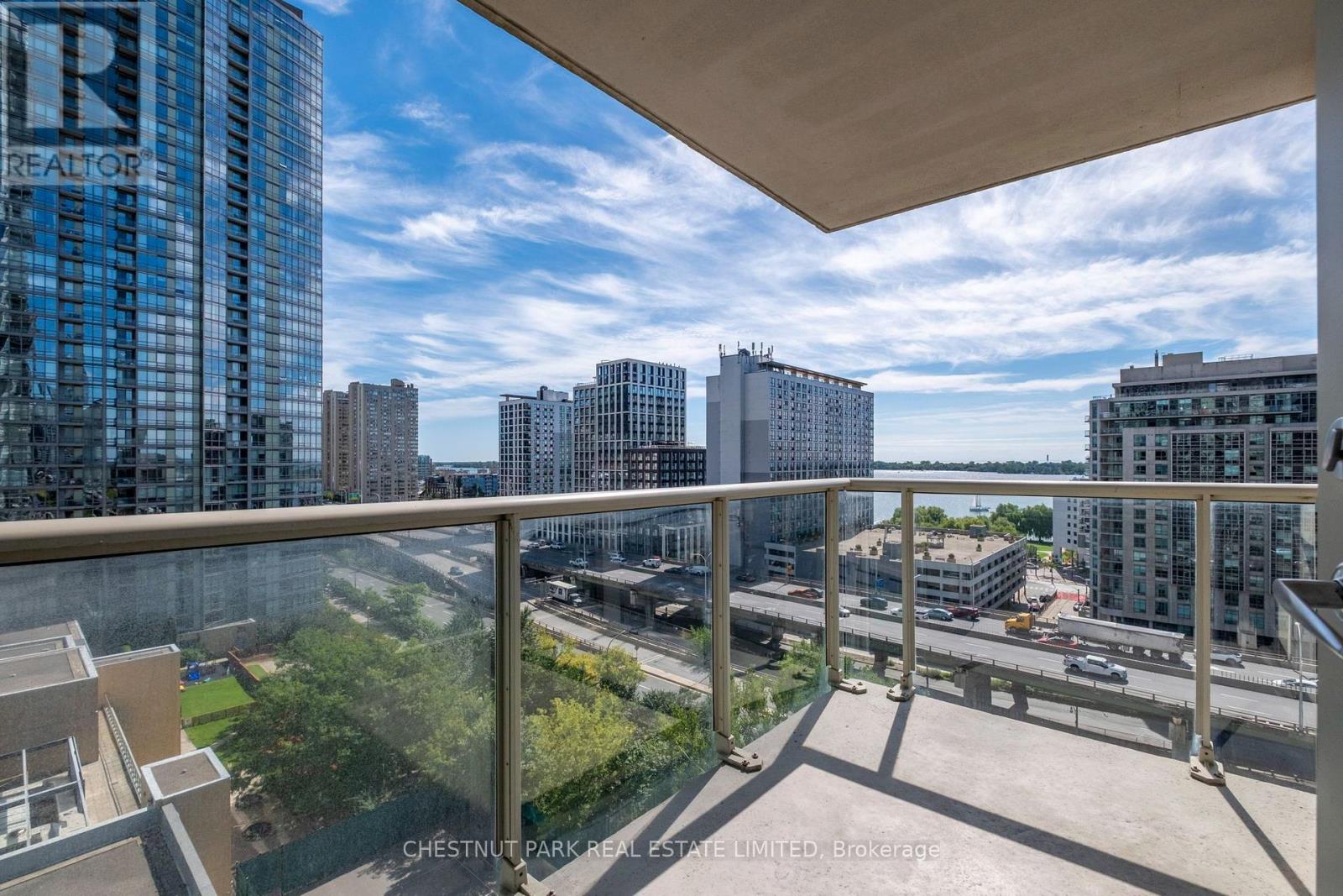 #1209 35 MARINER TERRACE - Image 33