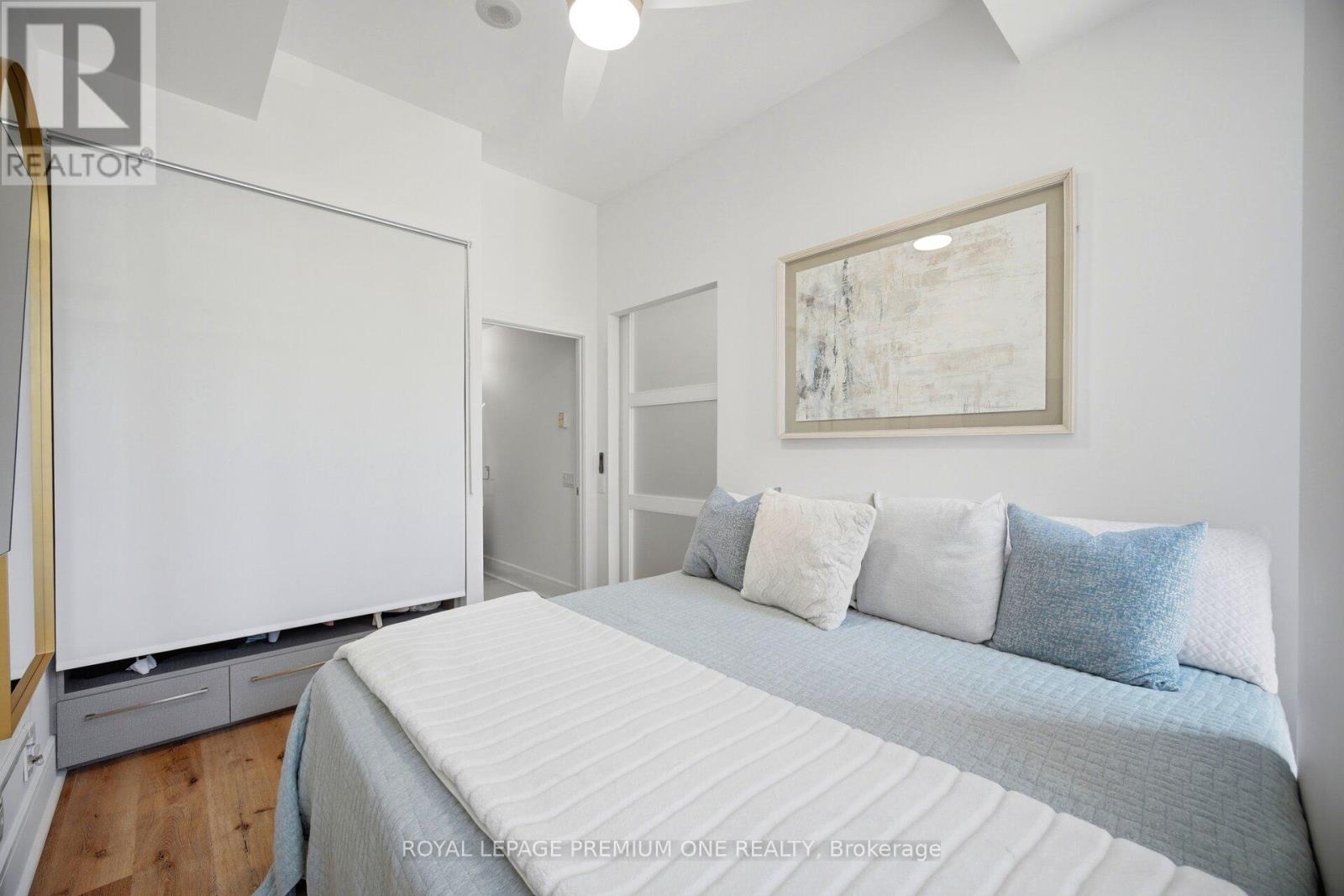 #S430 112 GEORGE STREET N - 18