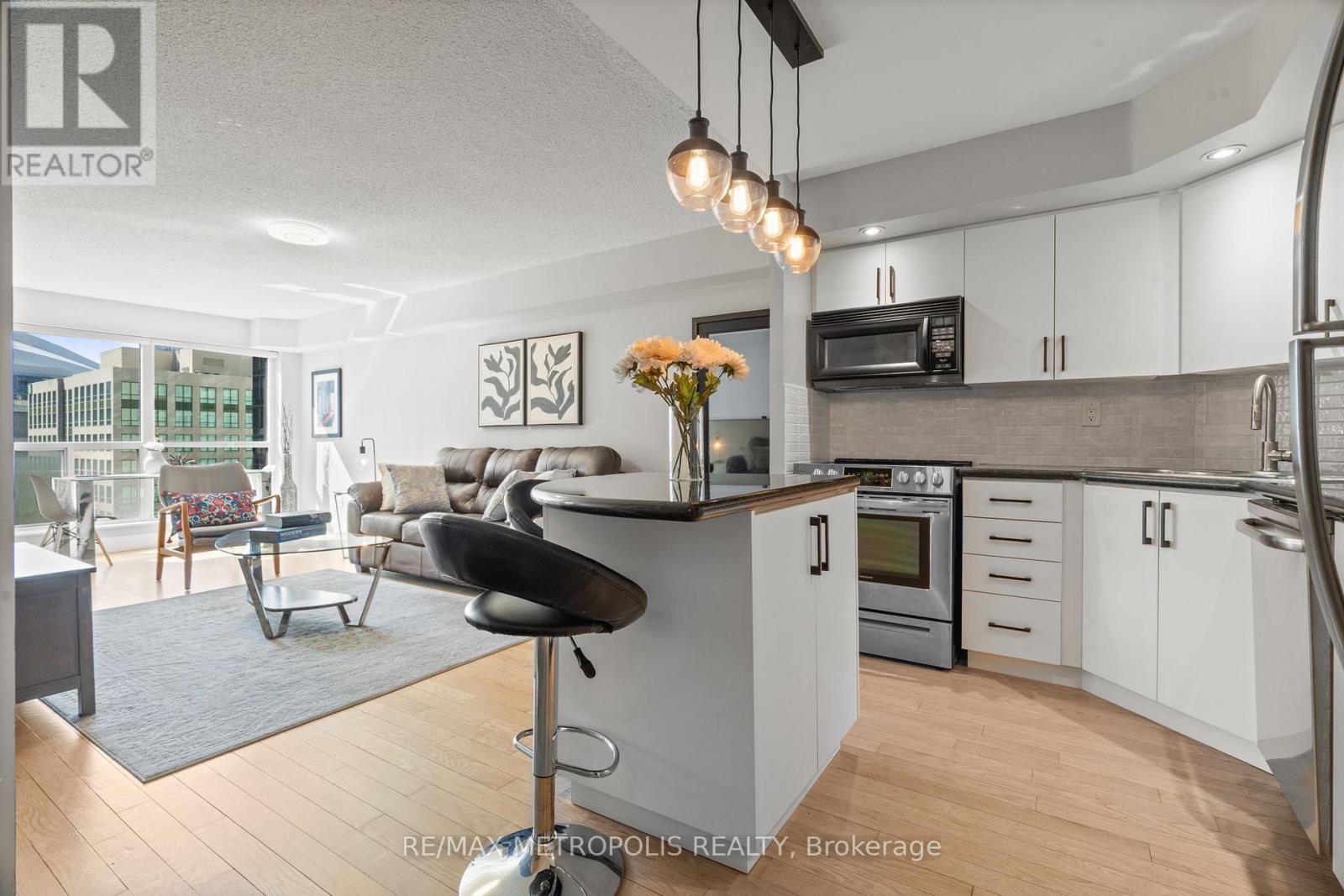 #836 250 WELLINGTON STREET W - 20