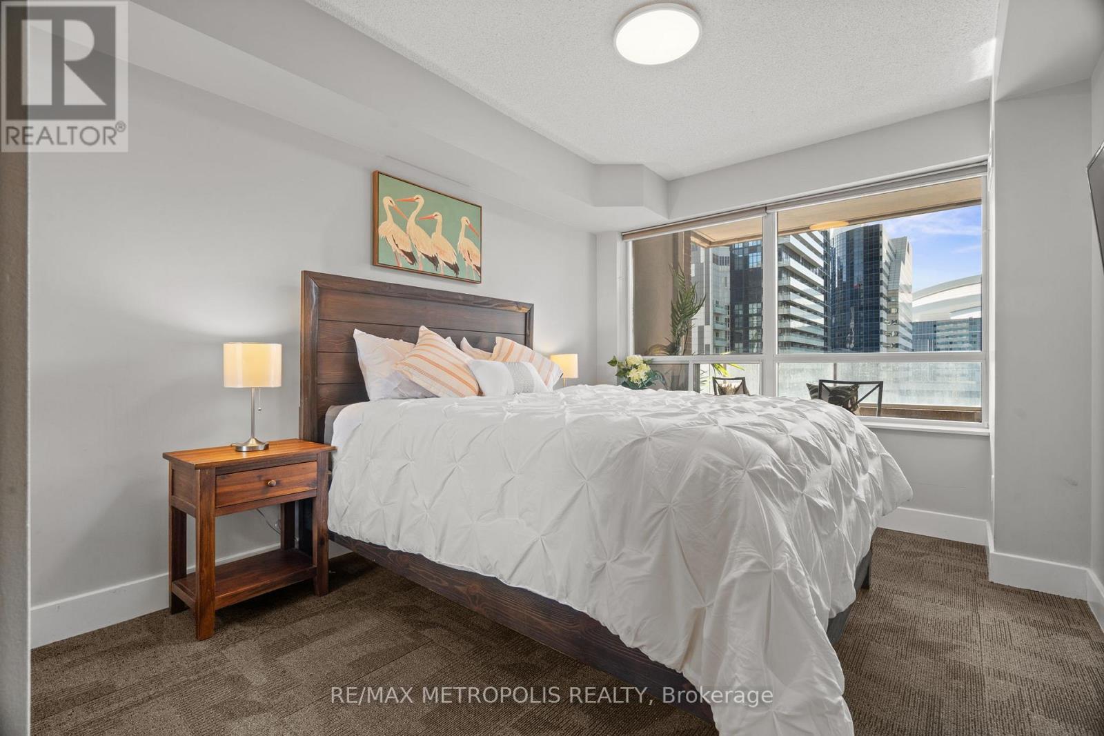 #836 250 WELLINGTON STREET W - 4