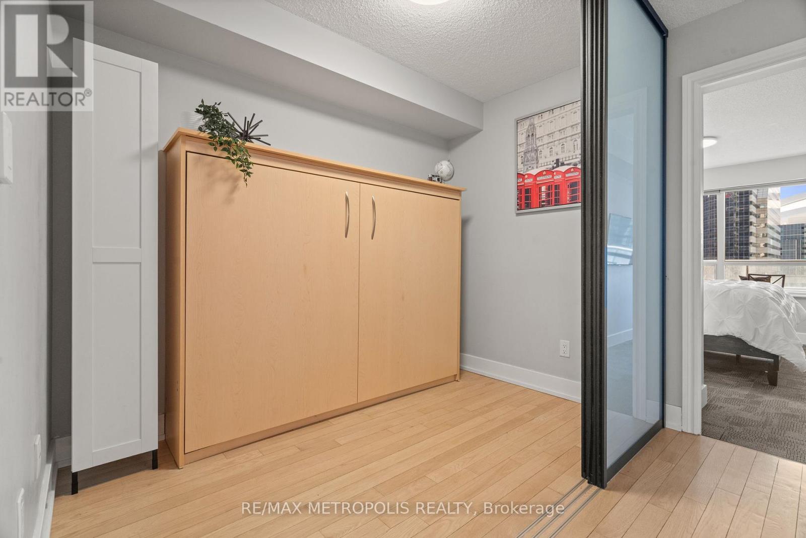 #836 250 WELLINGTON STREET W - 9