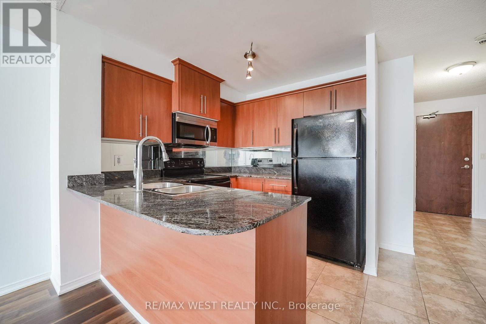 #15G 8 ROSEBANK DRIVE - 3