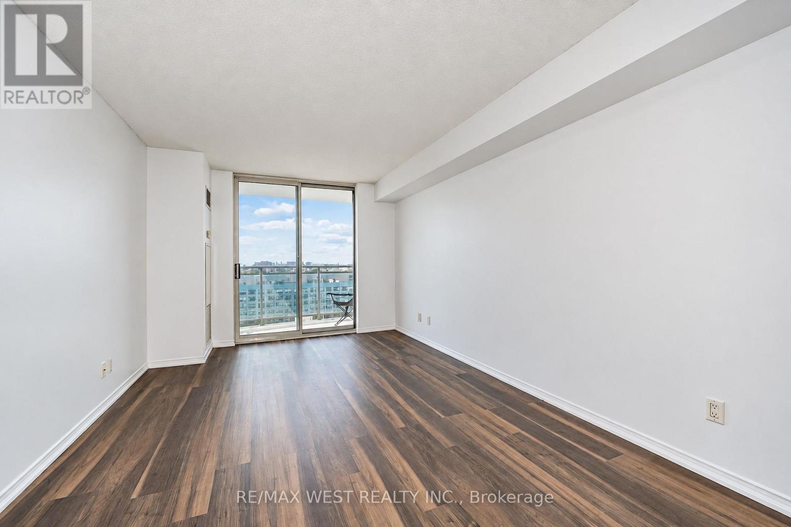 #15G 8 ROSEBANK DRIVE - 4