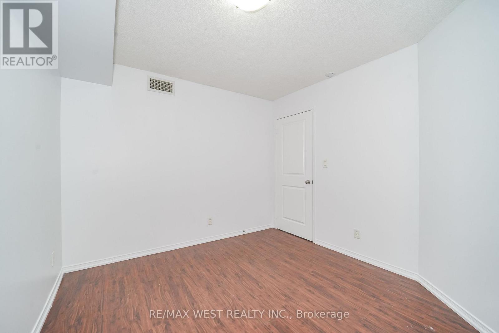 #15G 8 ROSEBANK DRIVE - 5