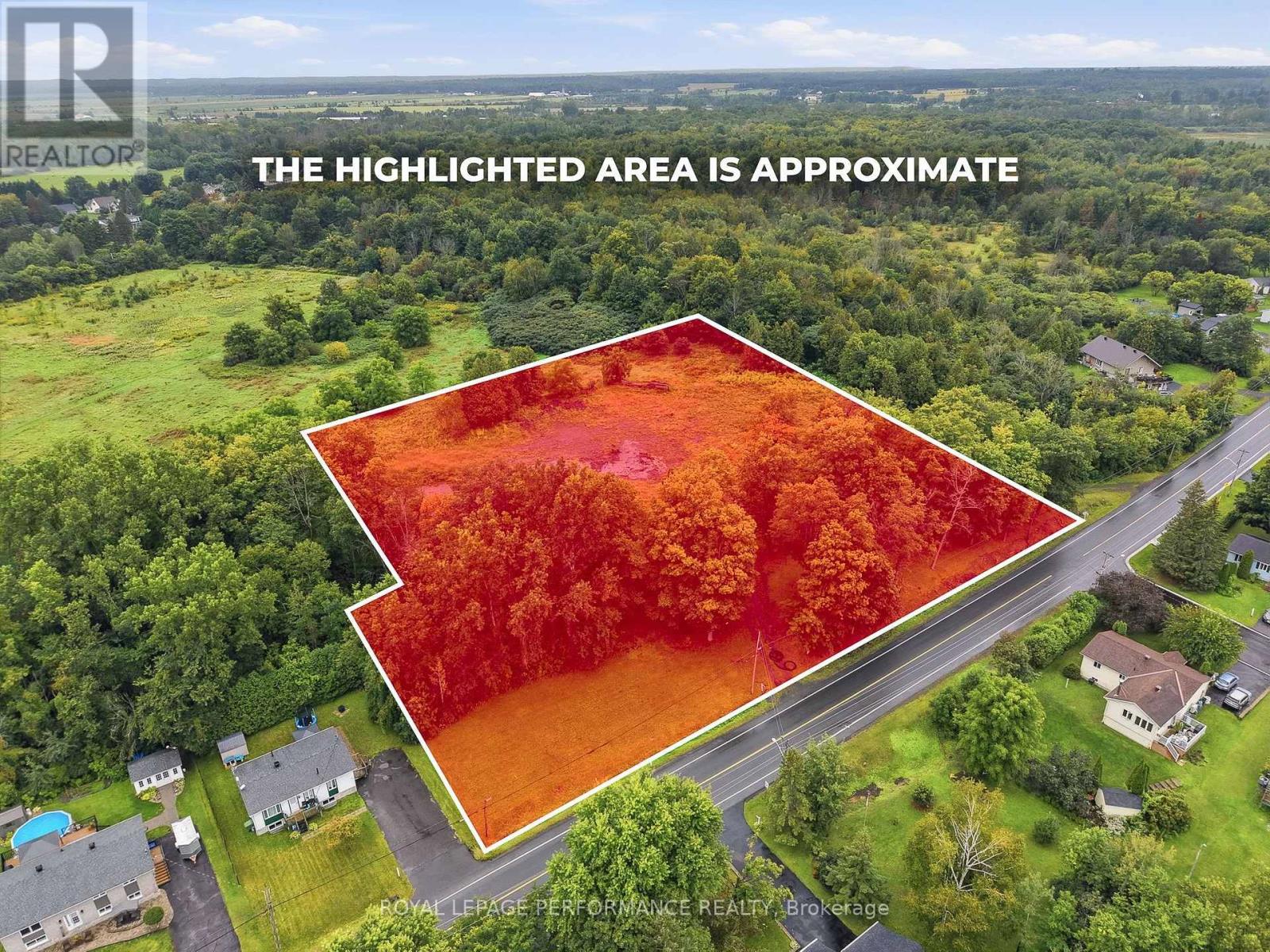 575 FRONT ROAD W, Champlain