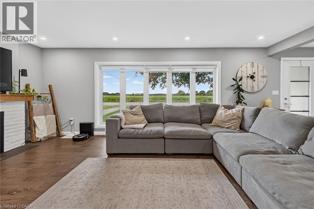 2098 ST. JOHN'S Road W - 10