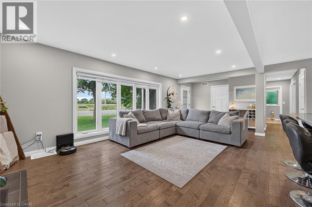 2098 ST. JOHN'S Road W - 11