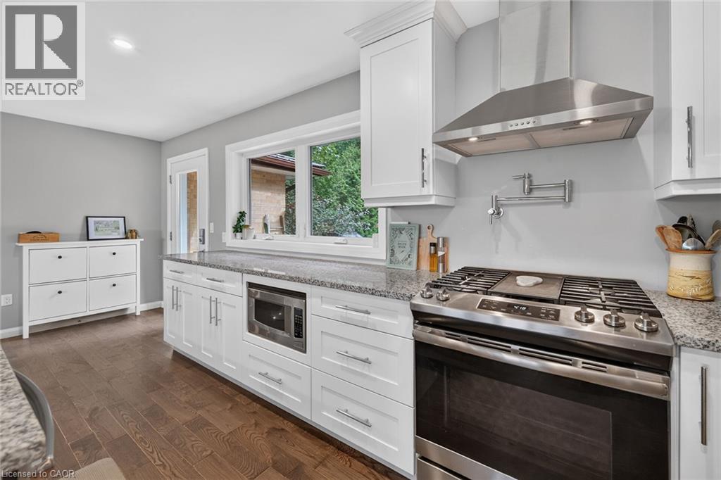 2098 ST. JOHN'S Road W - 16