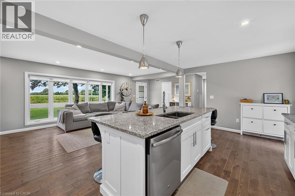 2098 ST. JOHN'S Road W - 17