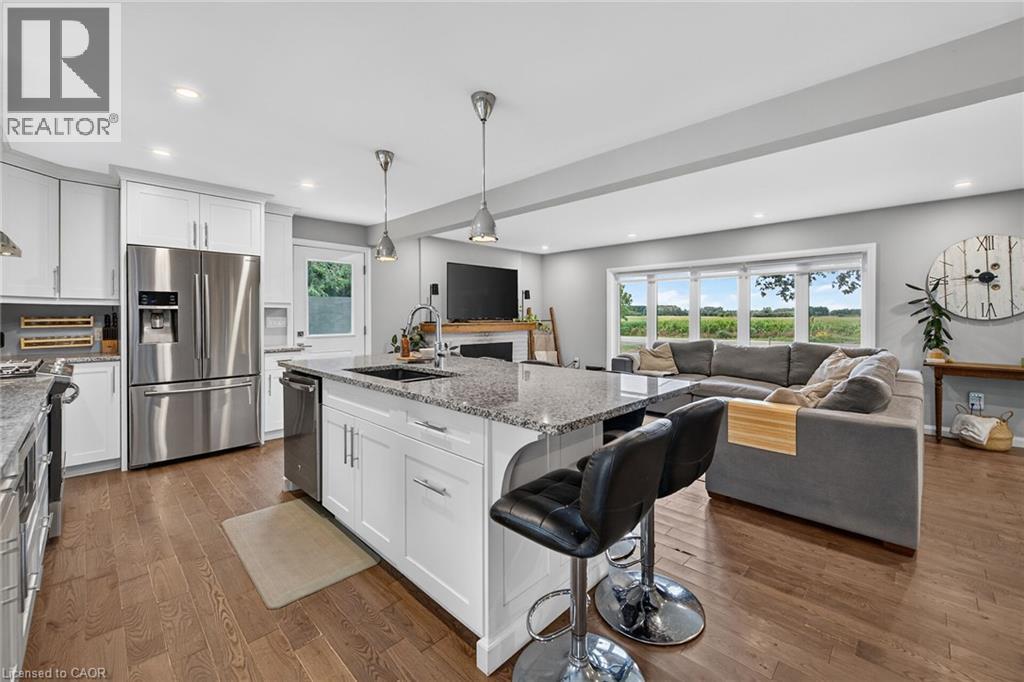 2098 ST. JOHN'S Road W - 18