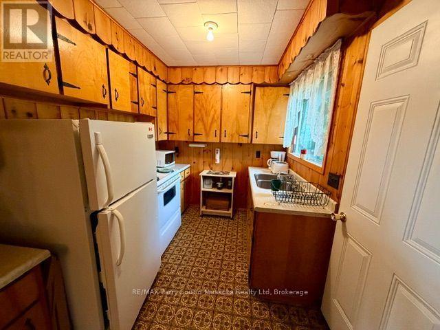 220 EAST WHALLEY LAKE ROAD E - 4