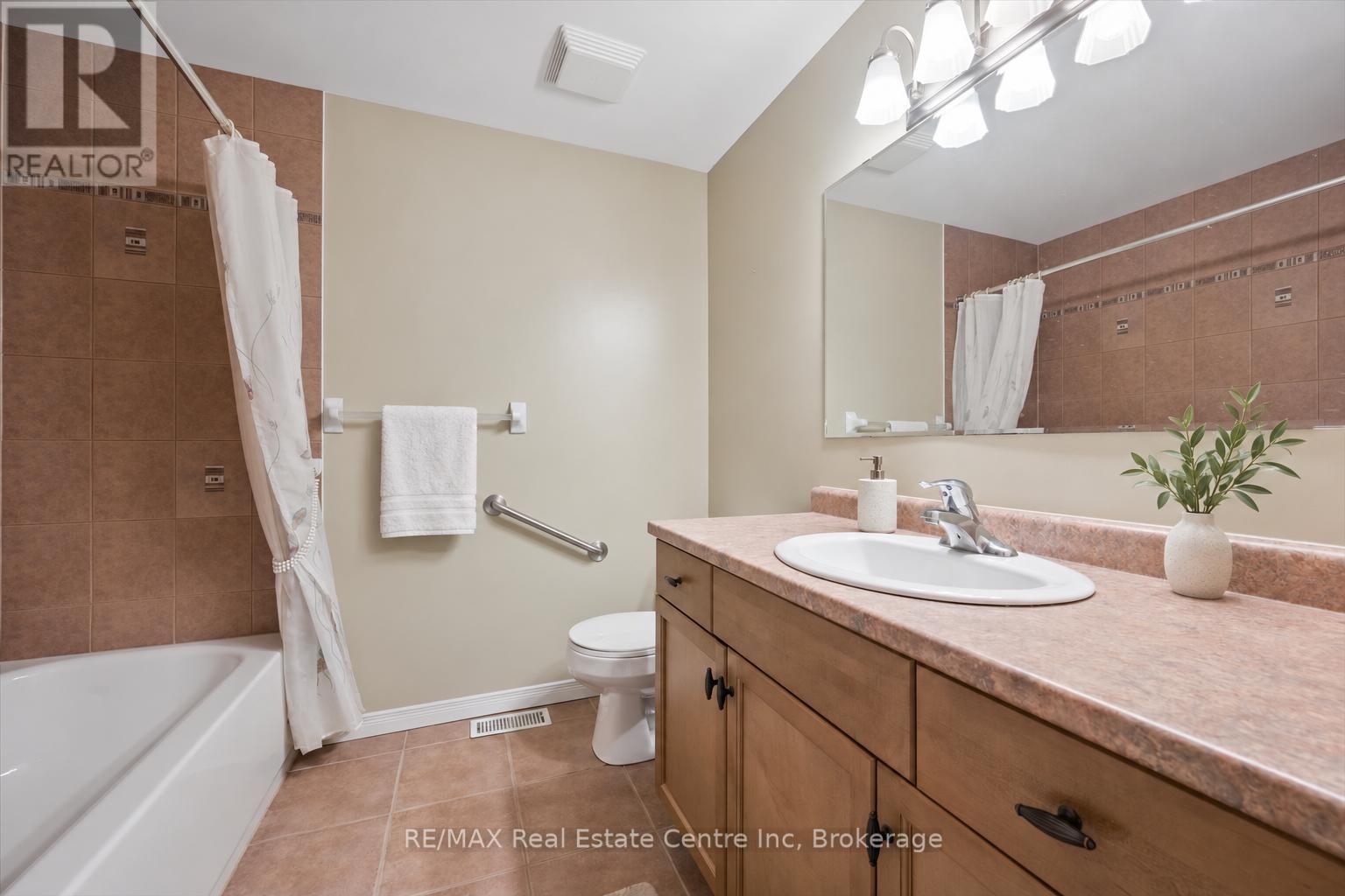 4 HUNT STREET - 14