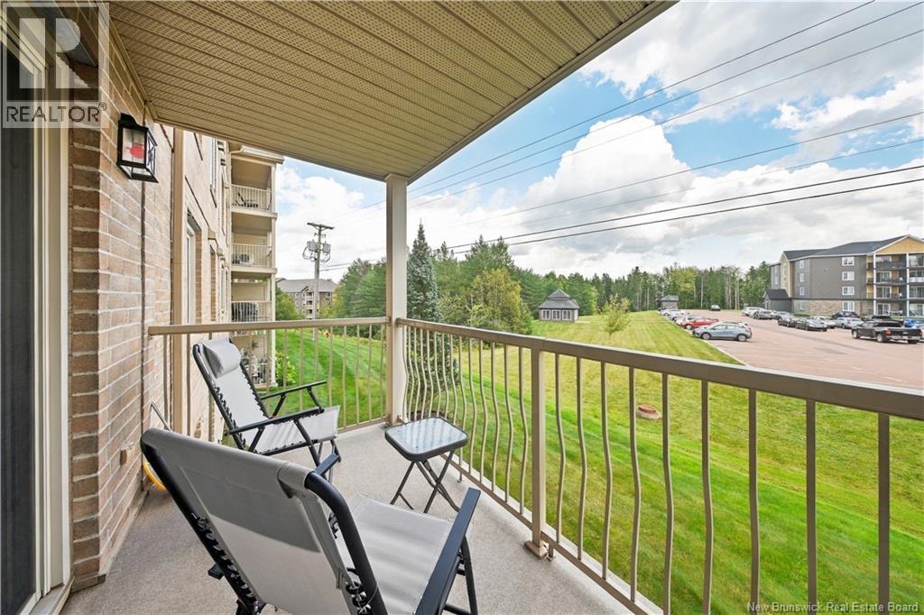 #206 65 Diamond Head Court - Image 17
