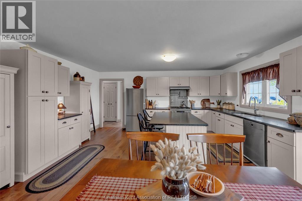 3894 ST CLAIR PARKWAY - Image 25