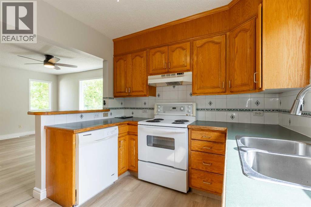 1102 20 Street S - 10