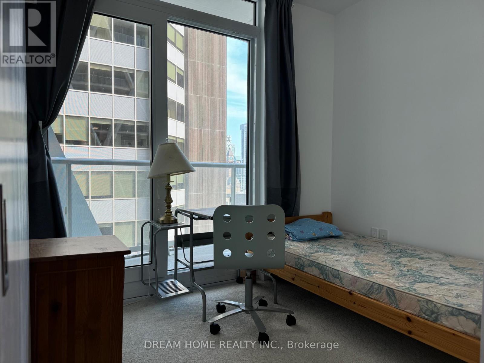 1226 - 230 SIMCOE STREET