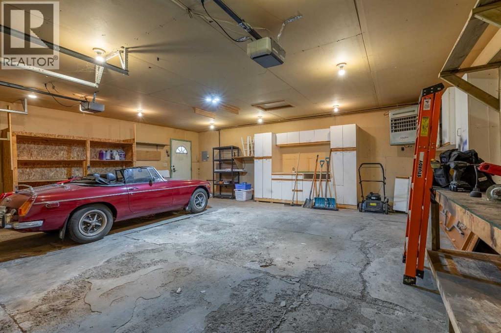 1102 20 Street S - 40