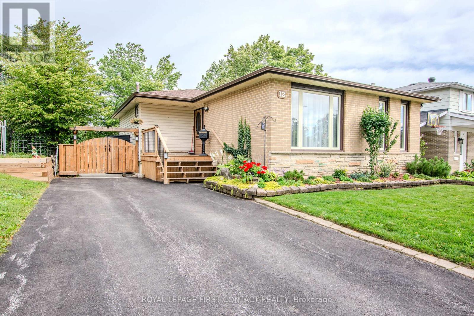 12 DAPHNE CRESCENT - 1