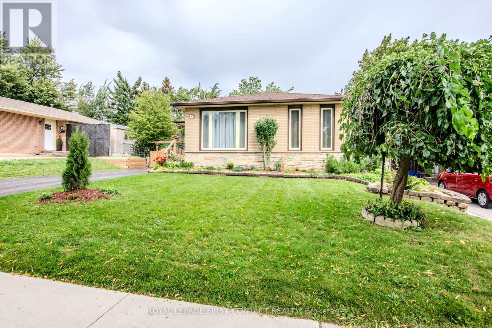 12 DAPHNE CRESCENT - 2