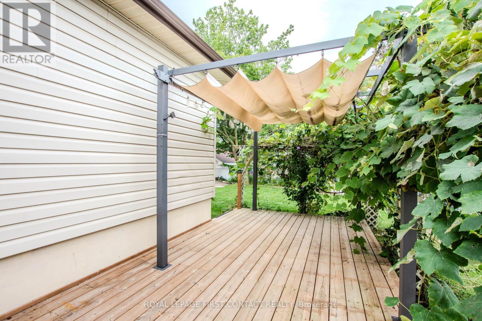 12 DAPHNE CRESCENT - 29