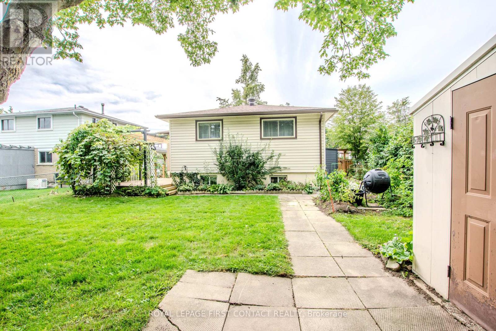 12 DAPHNE CRESCENT - 31