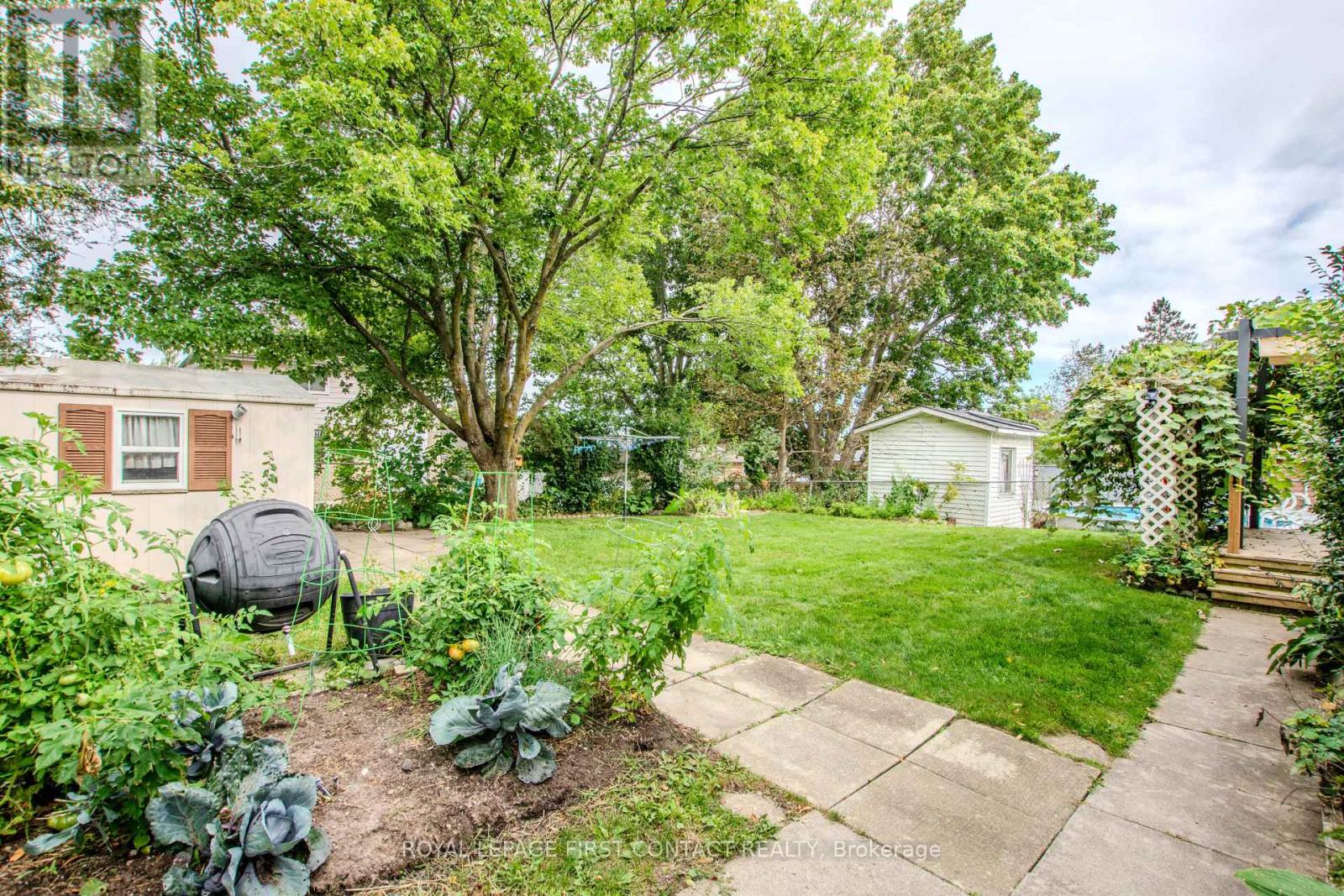 12 DAPHNE CRESCENT - 36