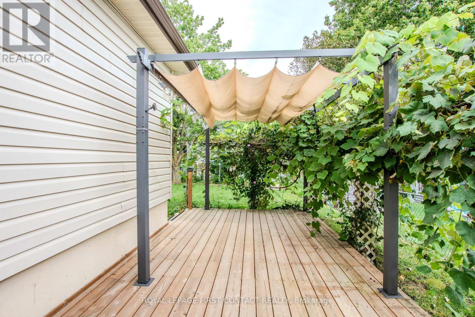 12 DAPHNE CRESCENT - 37