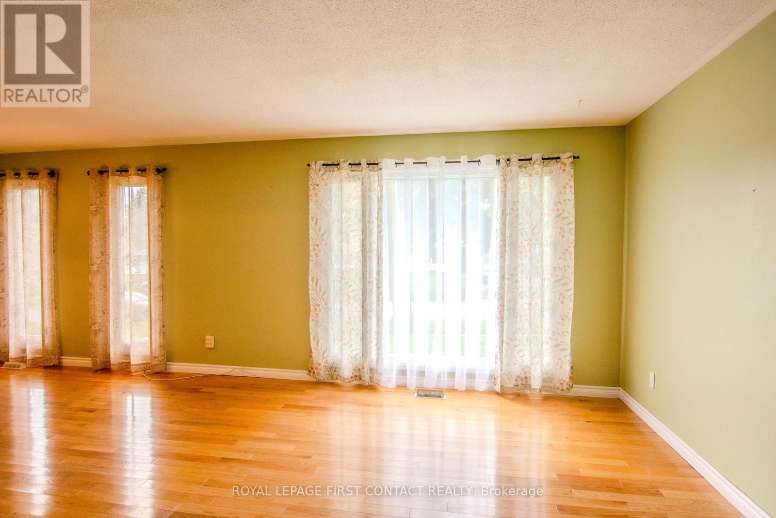 12 DAPHNE CRESCENT - 5