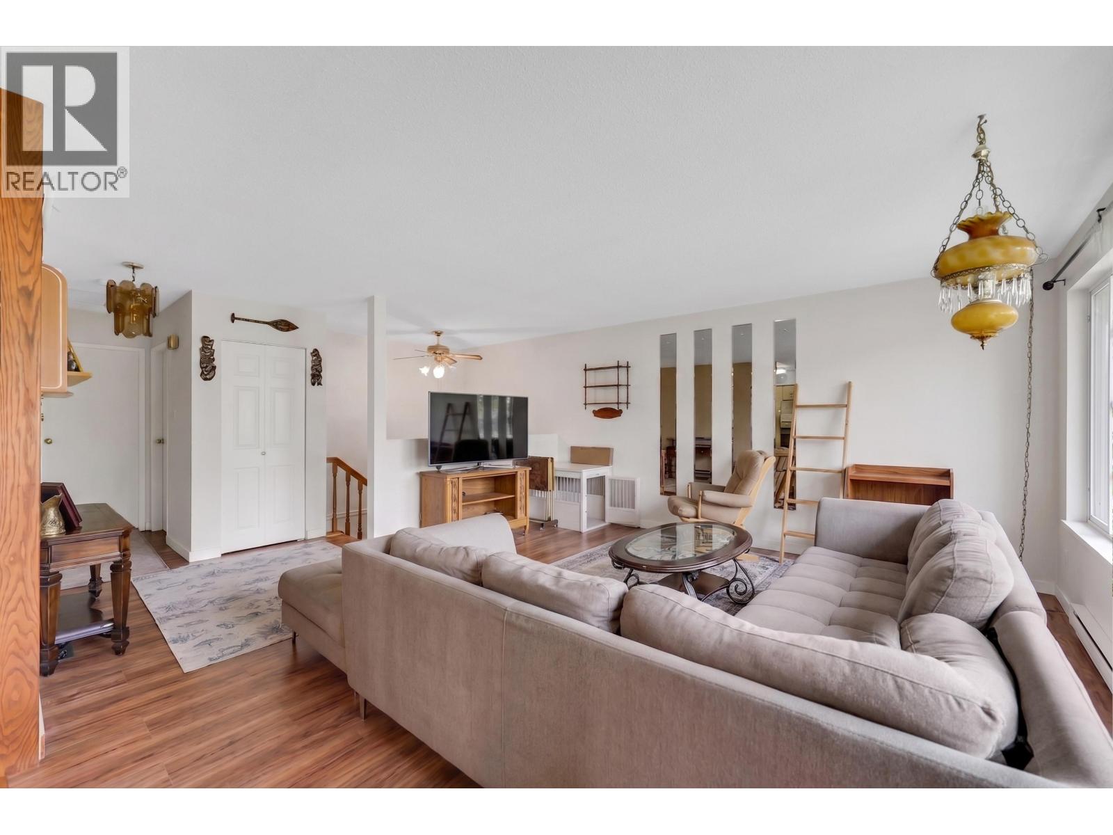 3 38397 BUCKLEY AVENUE, Squamish — photo 4