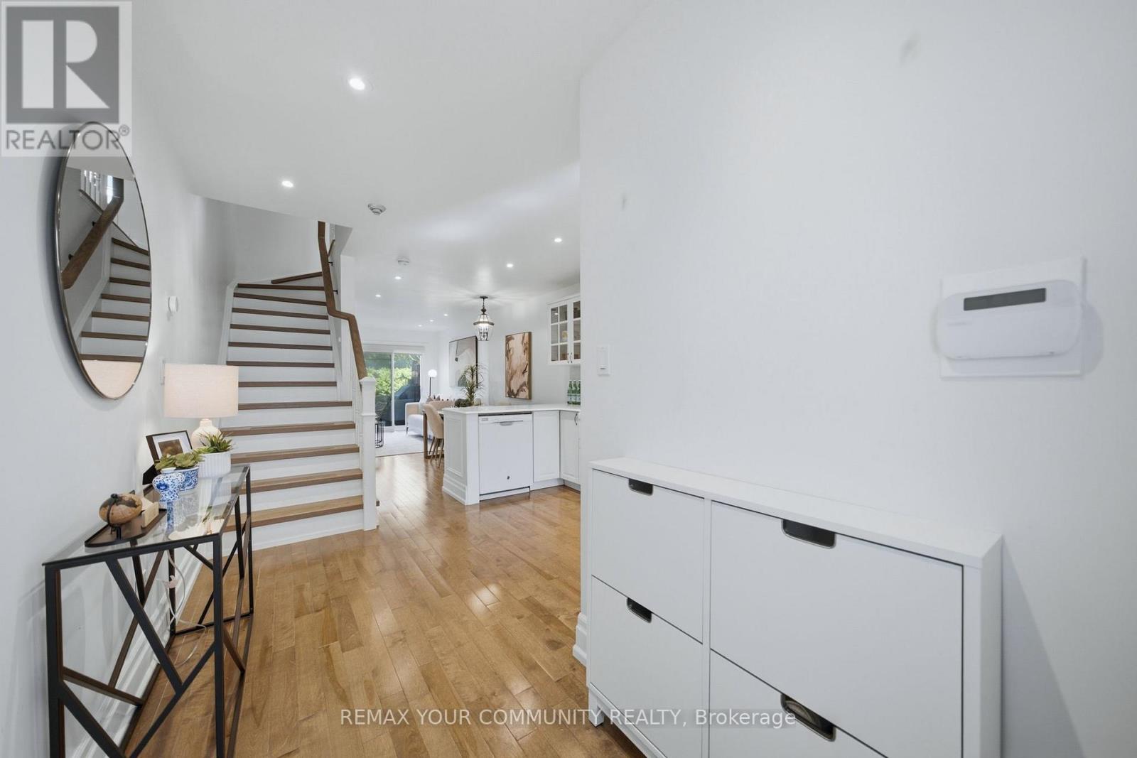 #3 180 MANITOBA STREET - 2