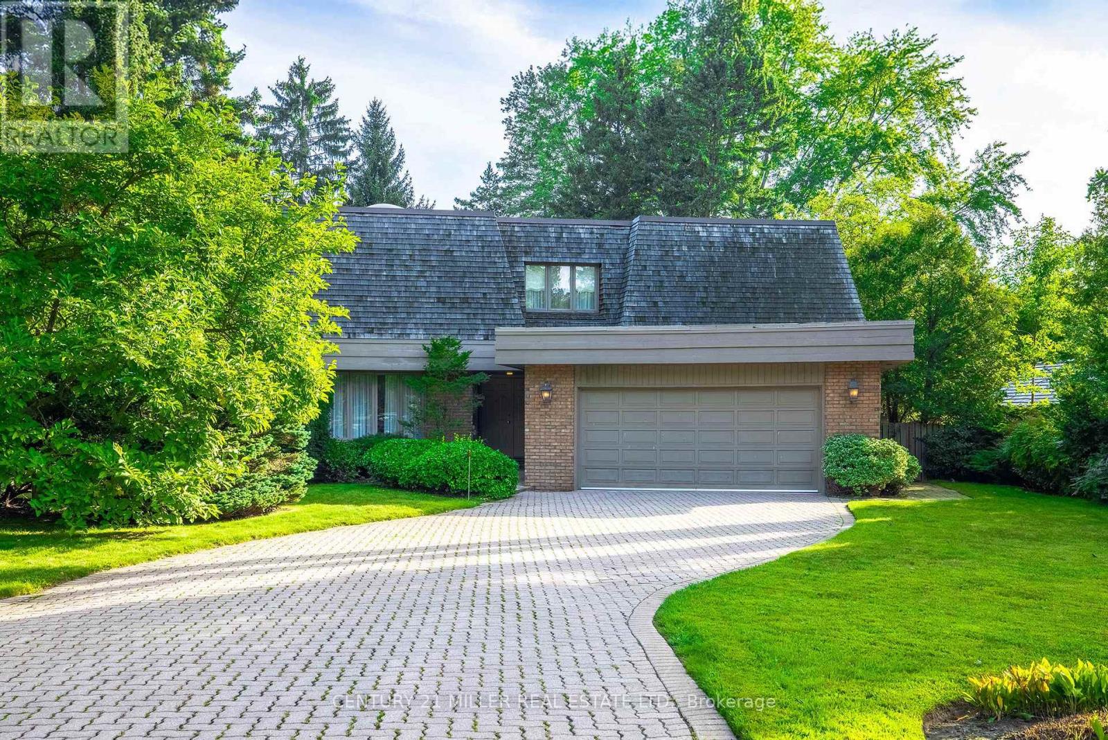16 COLONIAL CRESCENT - 1