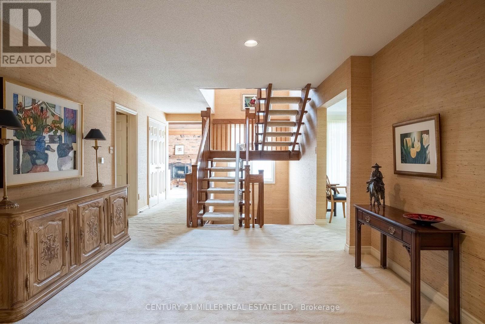 16 COLONIAL CRESCENT - 13