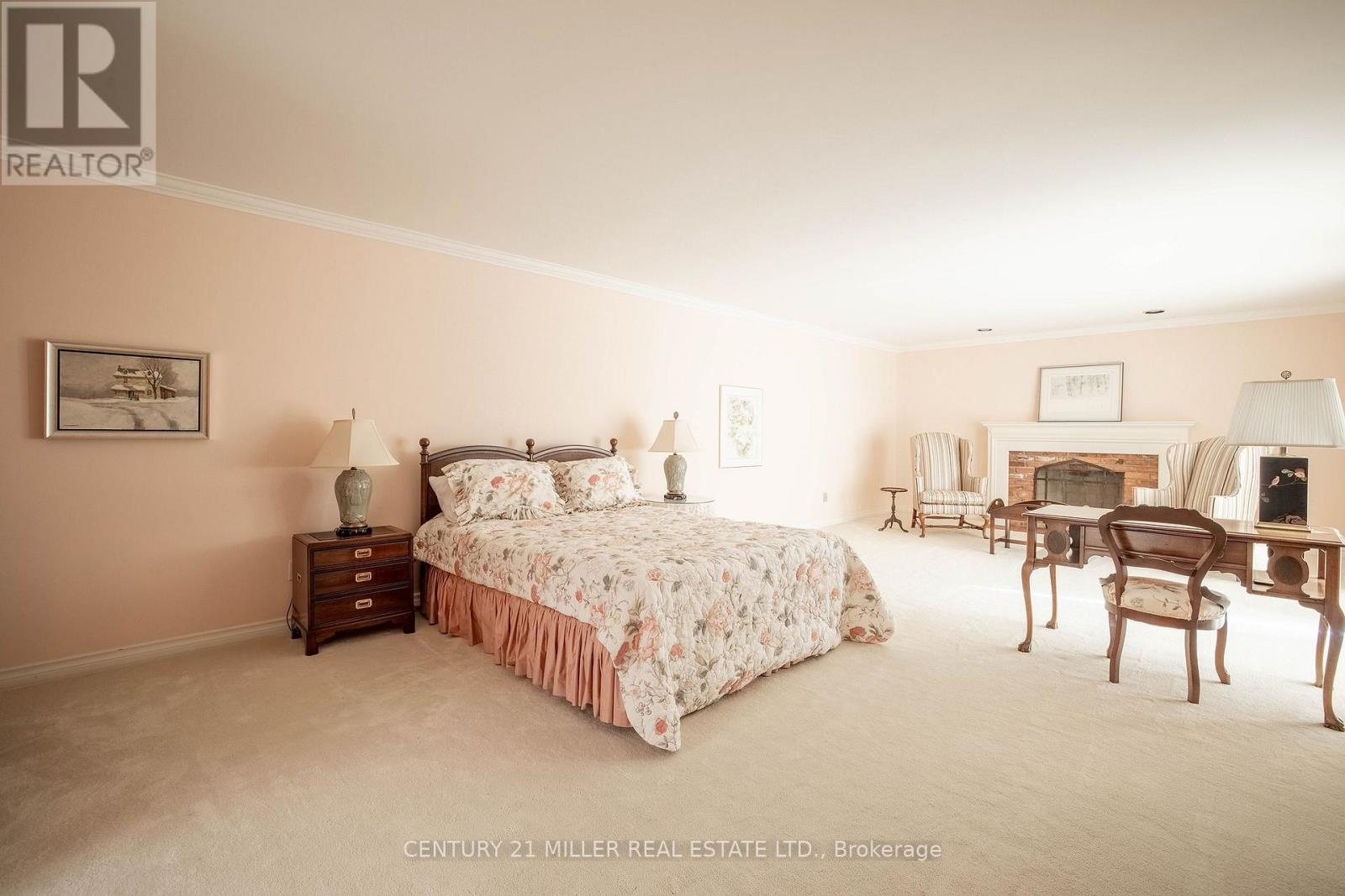 16 COLONIAL CRESCENT - 22