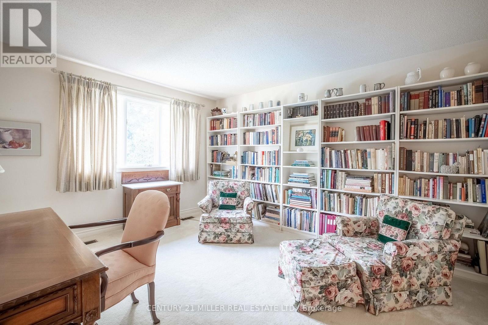 16 COLONIAL CRESCENT - 25