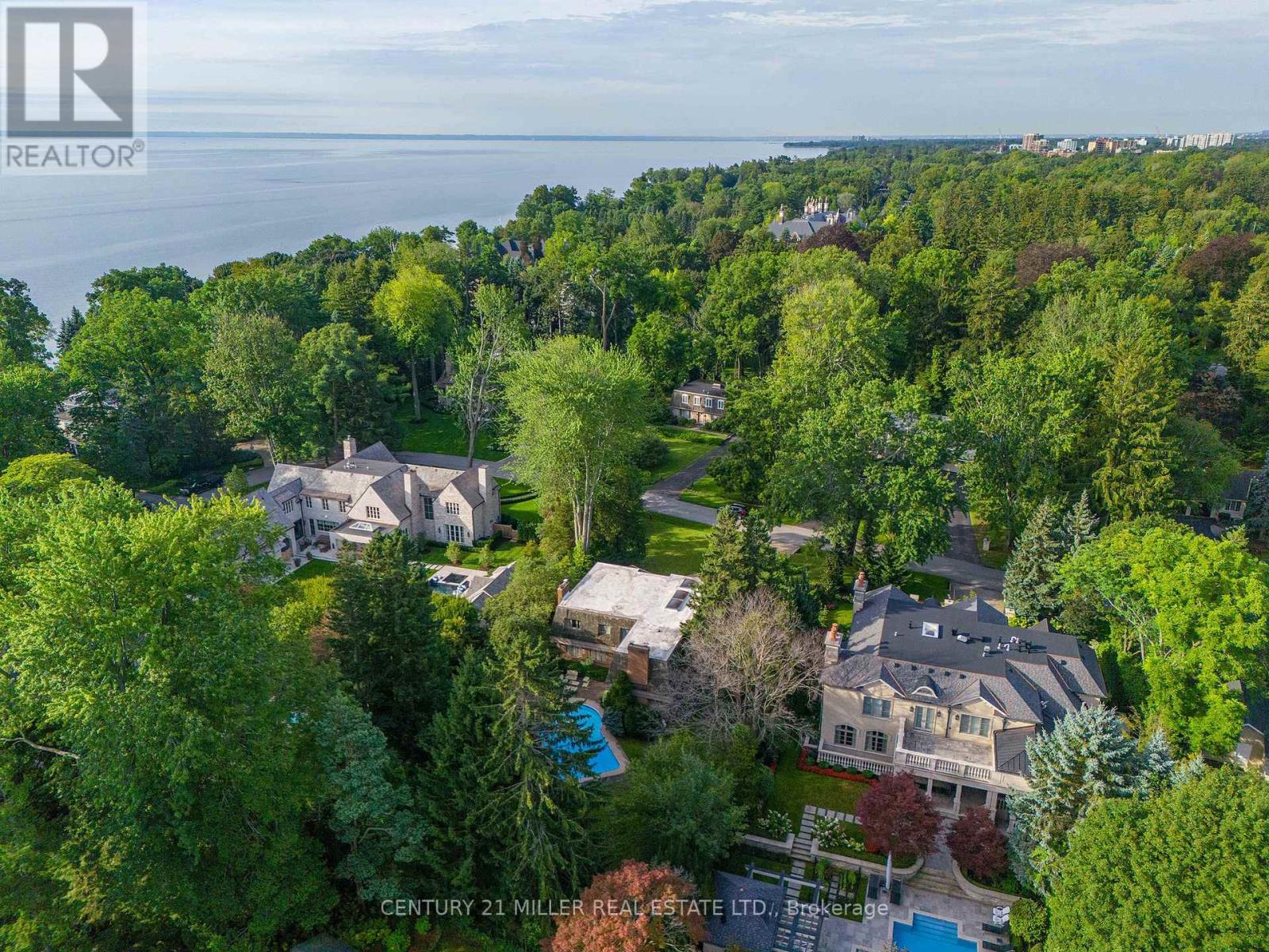 16 COLONIAL CRESCENT - 4