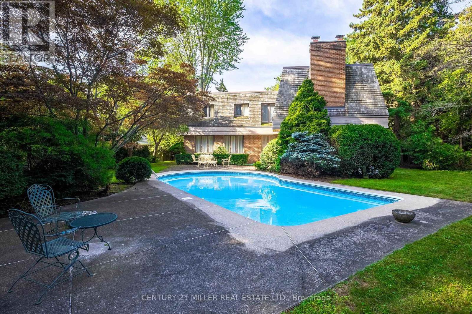 16 COLONIAL CRESCENT - 8