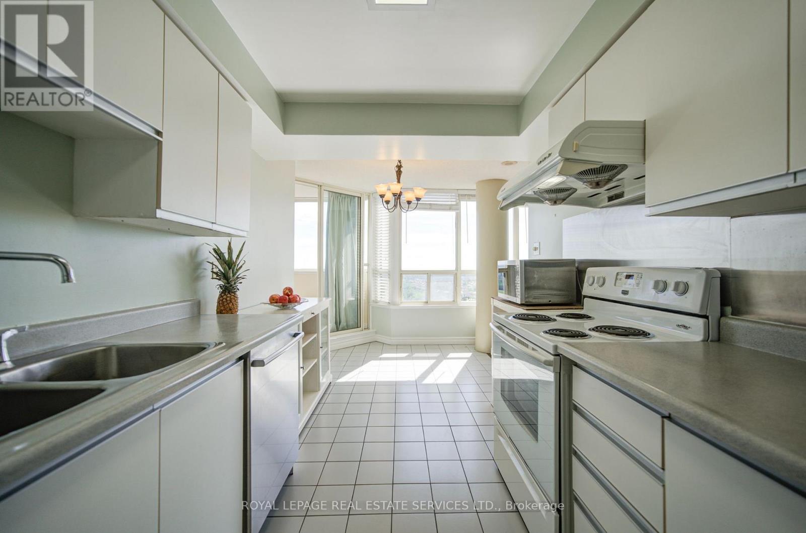 #2010 400 WEBB DRIVE - 10