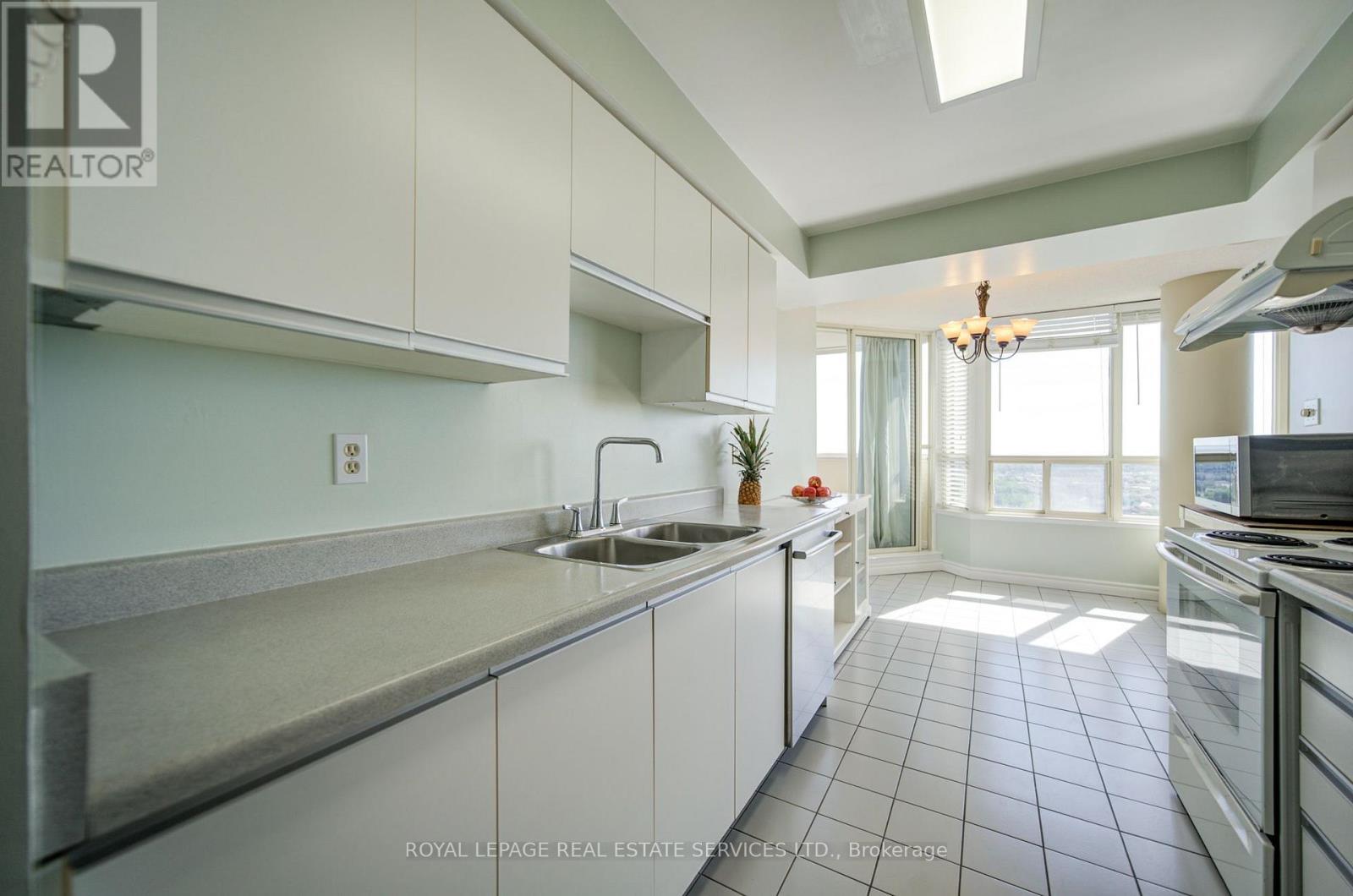#2010 400 WEBB DRIVE - 8