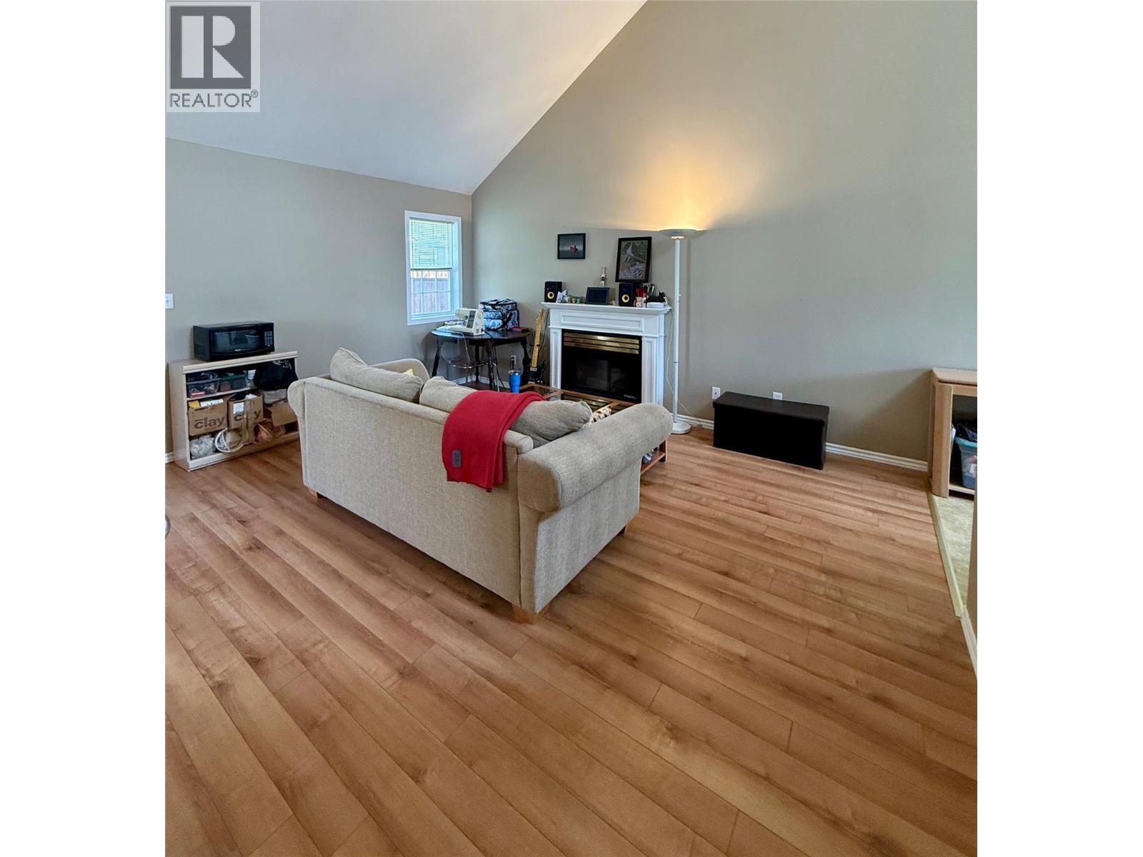 323 Green Street - 10