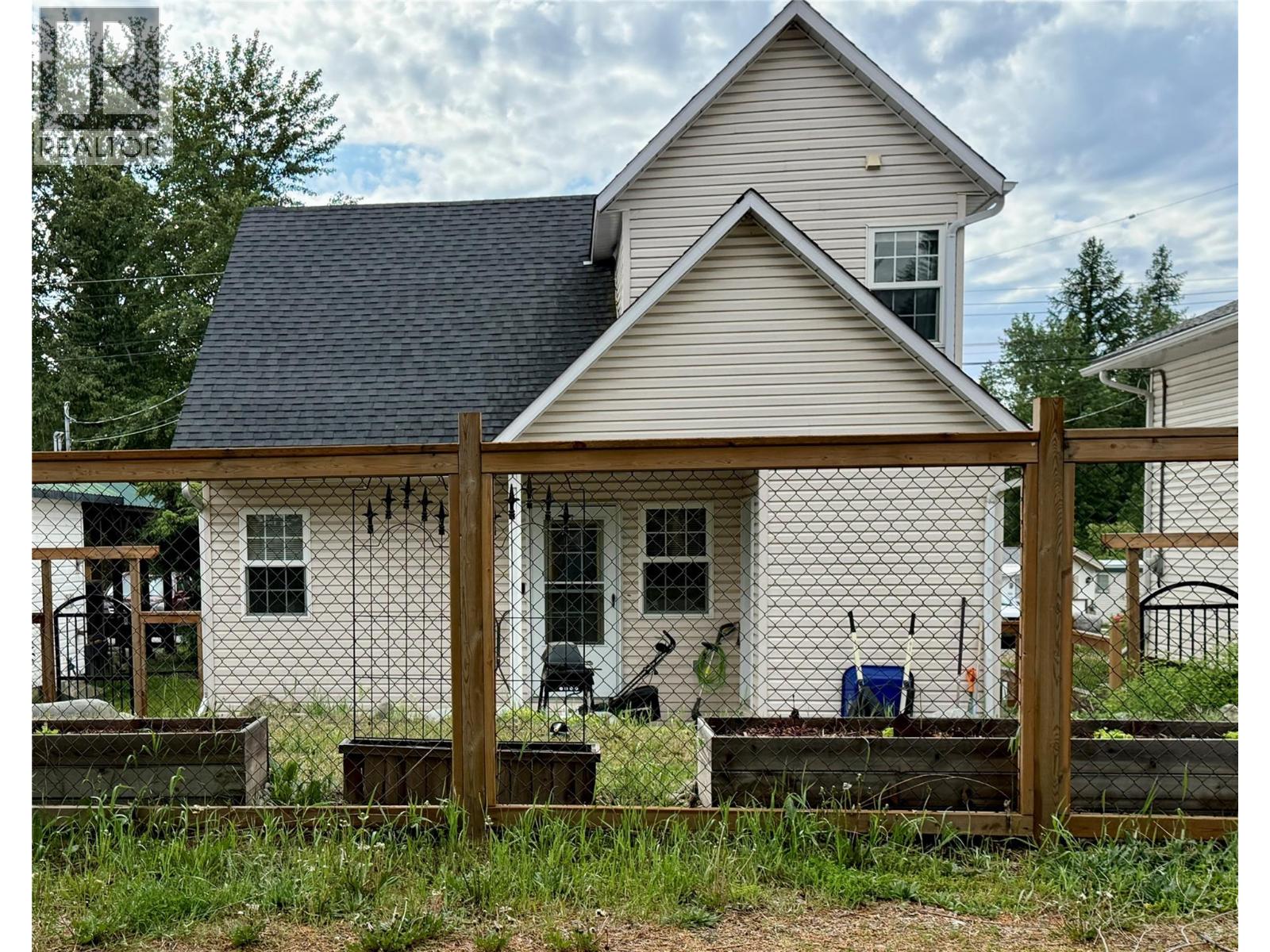 323 Green Street - Image 6