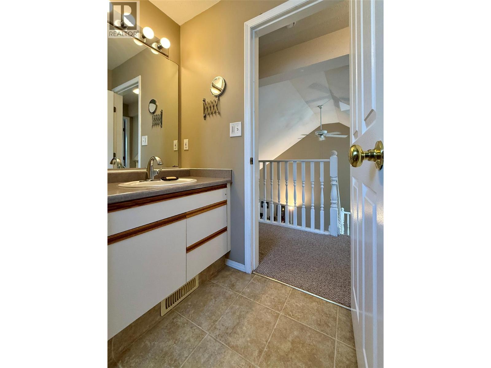 323 Green Street - Image 25