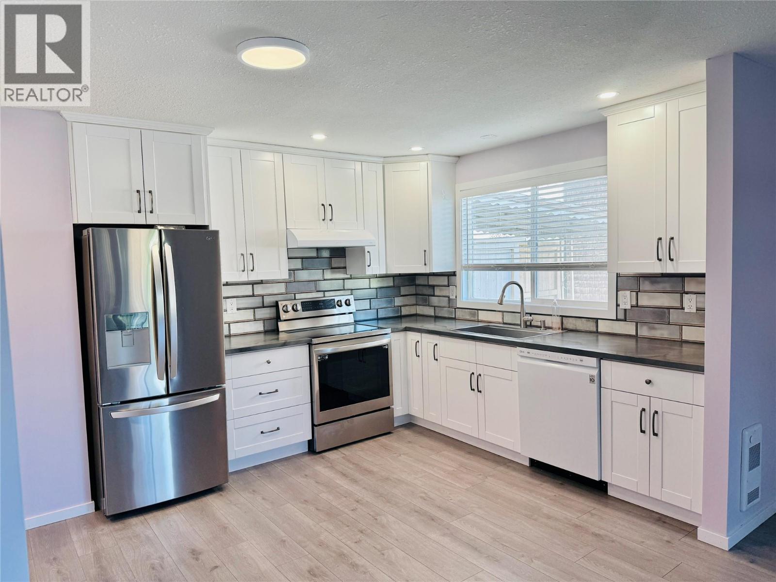 #101 625 Rowcliffe Avenue - 5