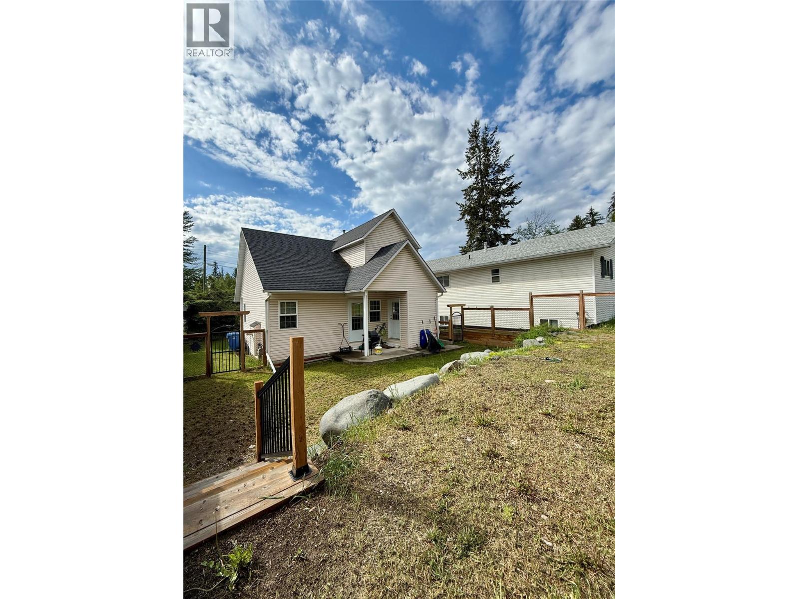 323 Green Street - Image 35