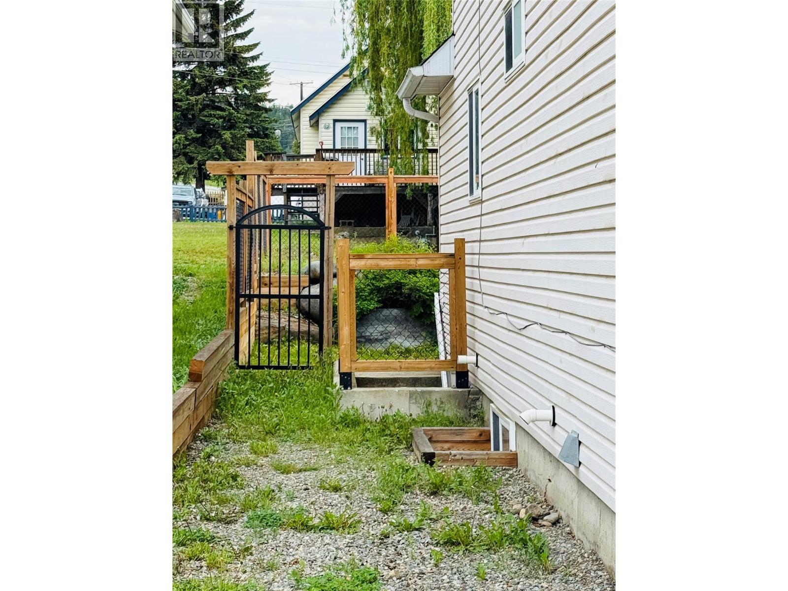323 Green Street - 36