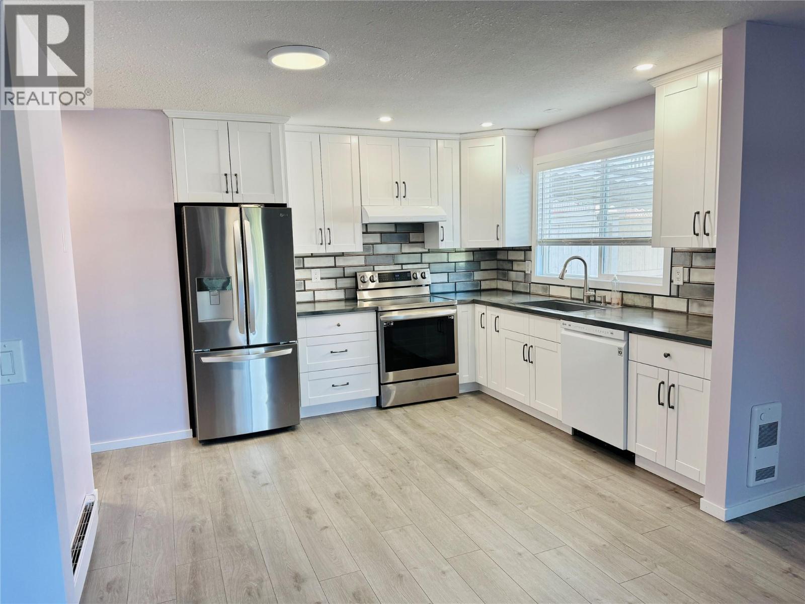 #101 625 Rowcliffe Avenue - 2