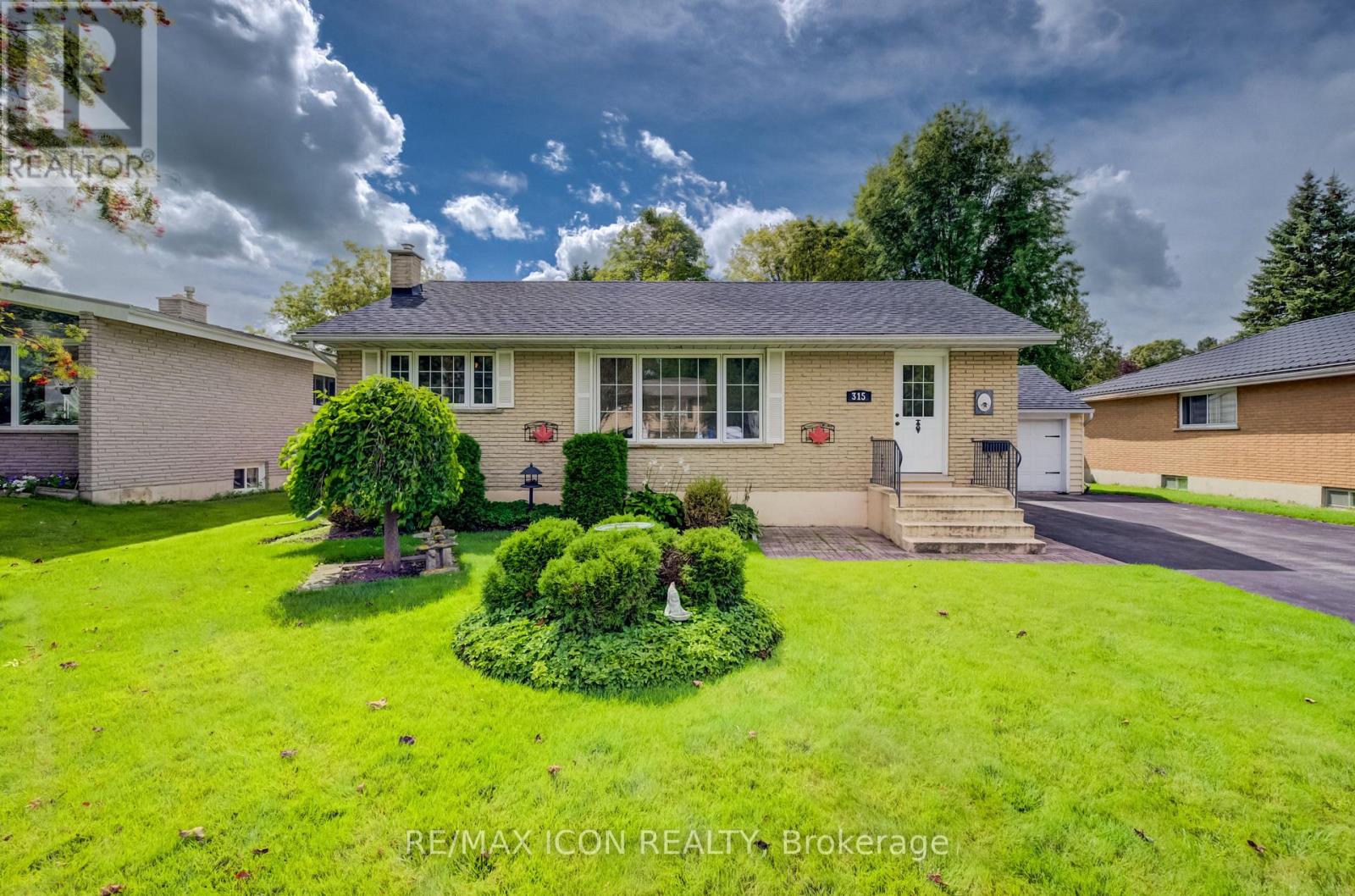 315 PERTH STREET, Wellington North (Mount Forest)