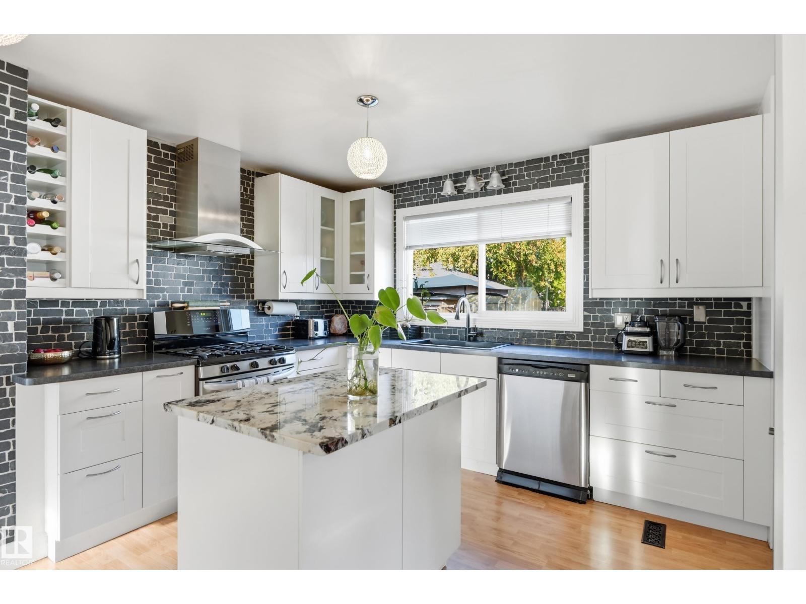 3523 106 ST NW - 11