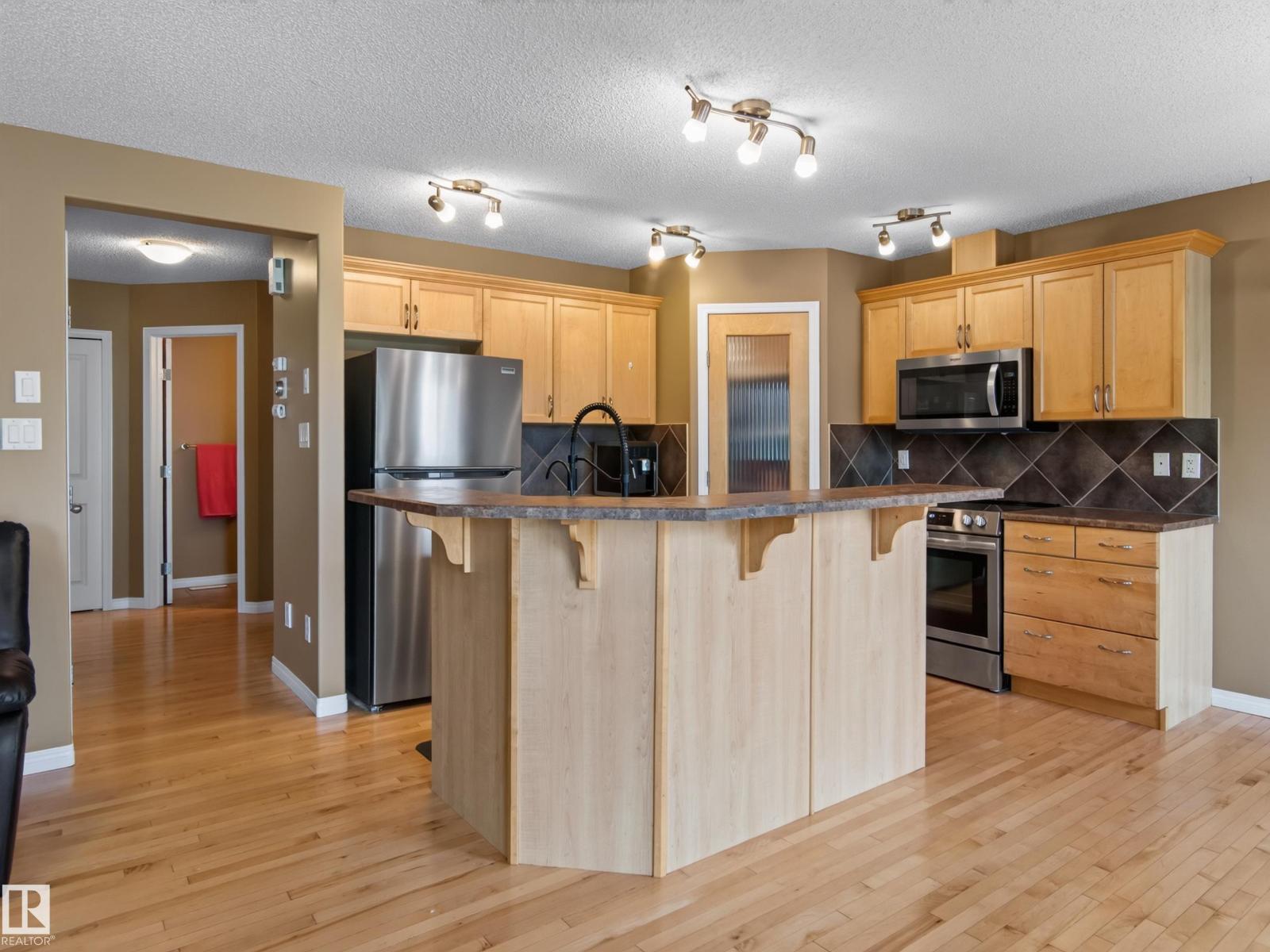 460 CHARLOTTE CR - 11
