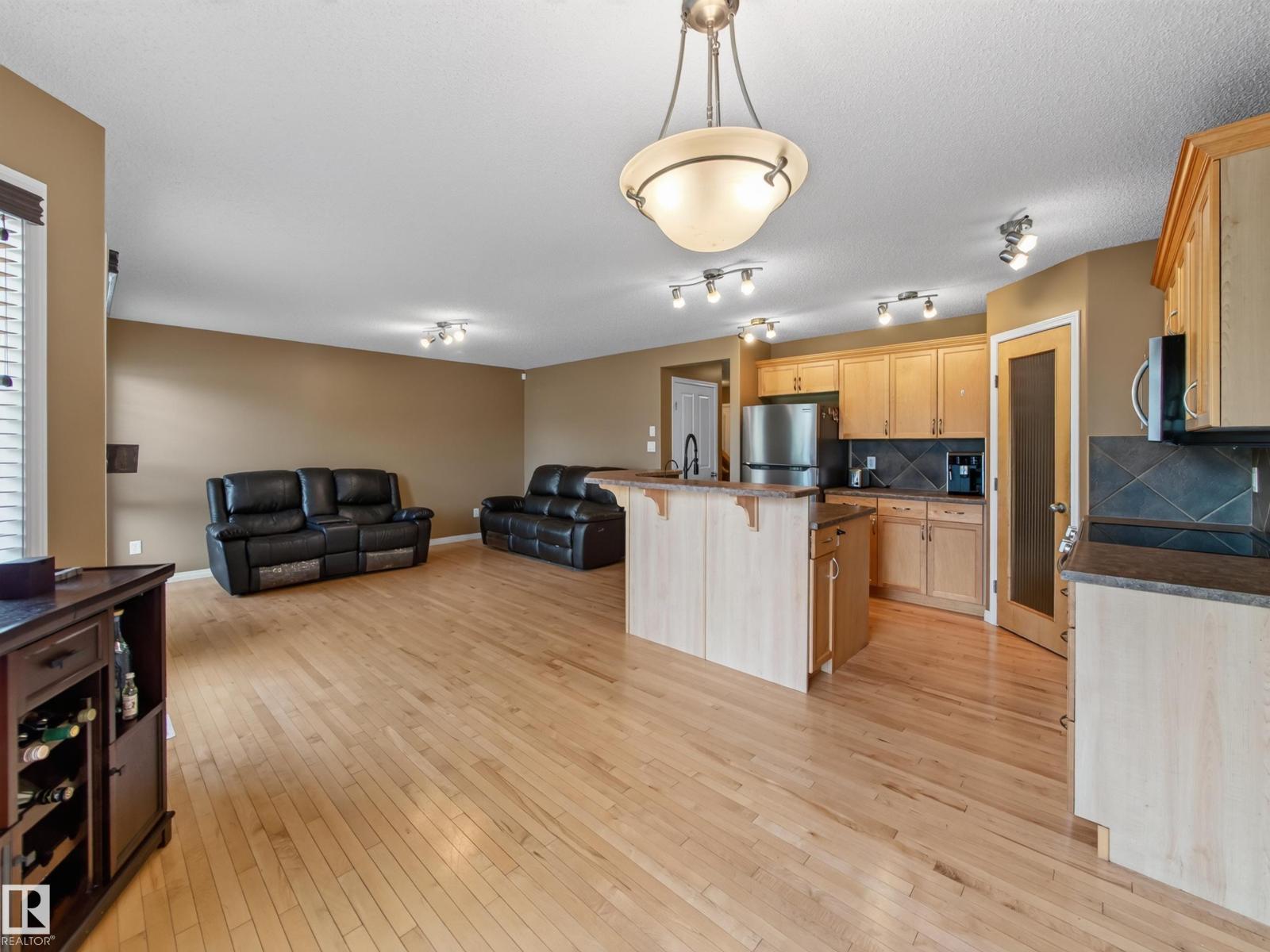 460 CHARLOTTE CR - 12