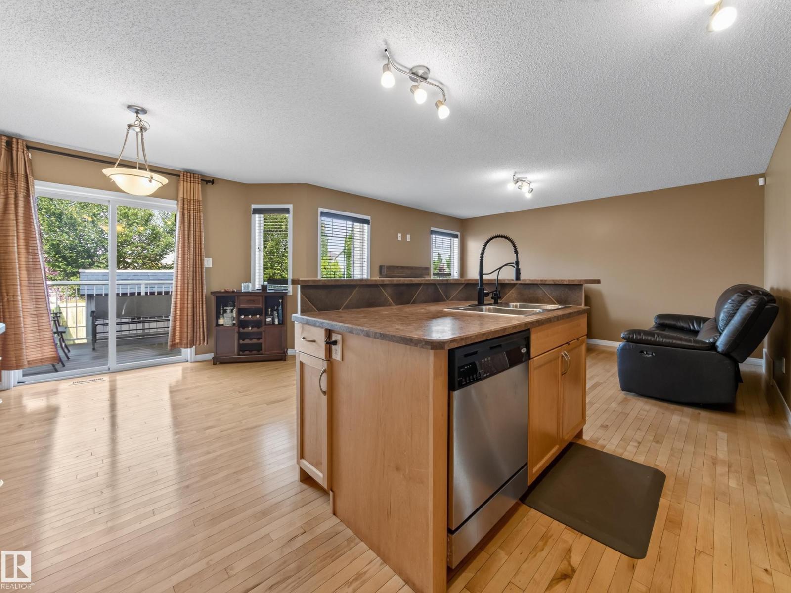 460 CHARLOTTE CR - 15